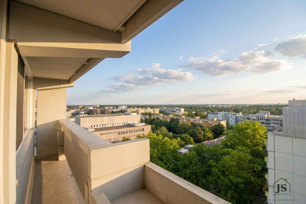 Gepflegte, großzügige 3,5 Zimmer Wohnung im 11. OG m. Weitblick & zwei Balkonen