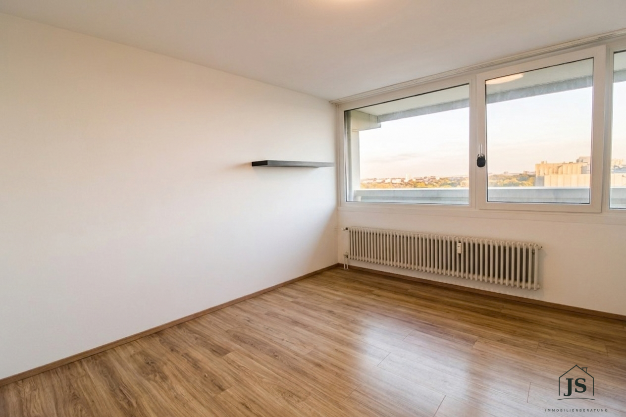 Gepflegte, großzügige 3,5 Zimmer Wohnung im 11. OG m. Weitblick & zwei Balkonen